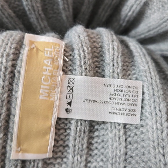 Michael Kors knit hat - Picture 3 of 3